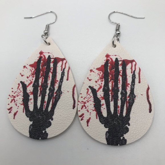 Horror Bloody Handprint Earrings goth gothic new - Picture 5 of 5